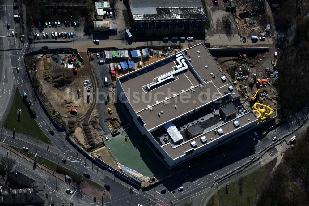 Luftaufnahme Potsdam - Baustelle zum Neubau eines Freizeitbades mit Schwimmhalle in Potsdam im Bundesland Brandenburg