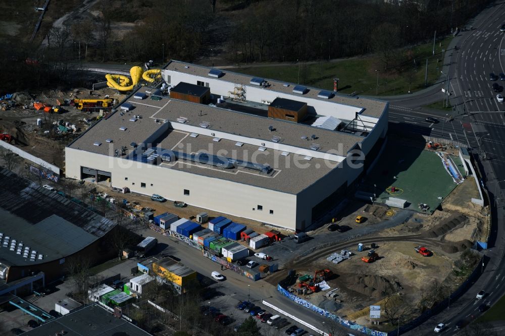 Potsdam aus der Vogelperspektive: Baustelle zum Neubau eines Freizeitbades mit Schwimmhalle in Potsdam im Bundesland Brandenburg