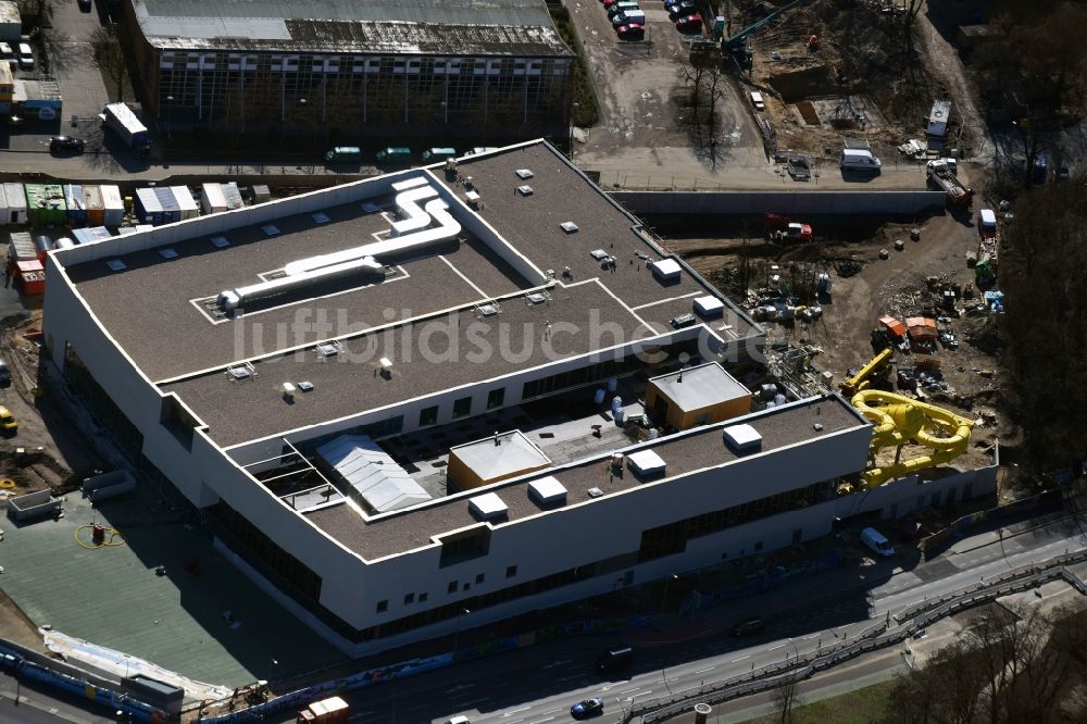 Luftbild Potsdam - Baustelle zum Neubau eines Freizeitbades mit Schwimmhalle in Potsdam im Bundesland Brandenburg