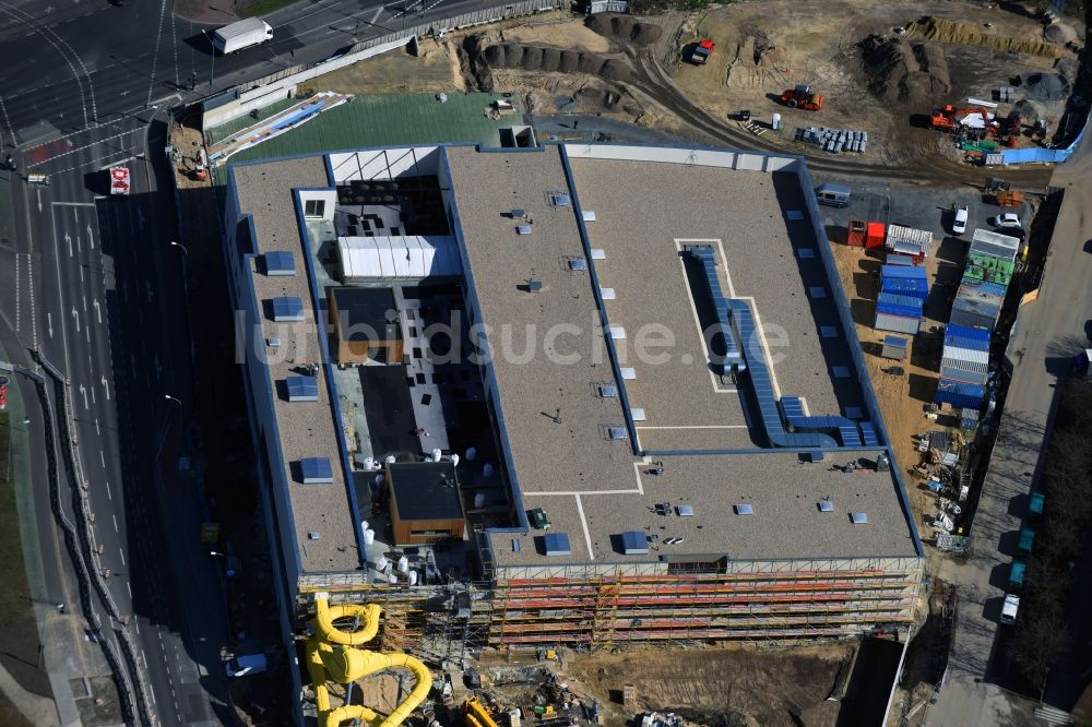 Potsdam von oben - Baustelle zum Neubau eines Freizeitbades mit Schwimmhalle in Potsdam im Bundesland Brandenburg