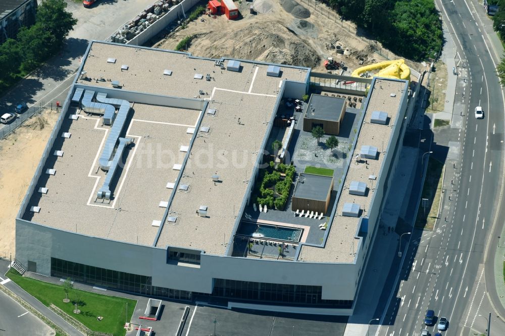 Potsdam von oben - Baustelle zum Neubau eines Freizeitbades mit Schwimmhalle in Potsdam im Bundesland Brandenburg