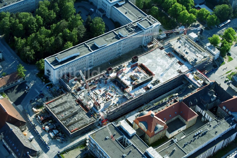 Rostock aus der Vogelperspektive: Baustelle zum Neubau eines Funktionsgebäudes auf dem Campus Schillingallee im Ortsteil Hansaviertel in Rostock im Bundesland Mecklenburg-Vorpommern