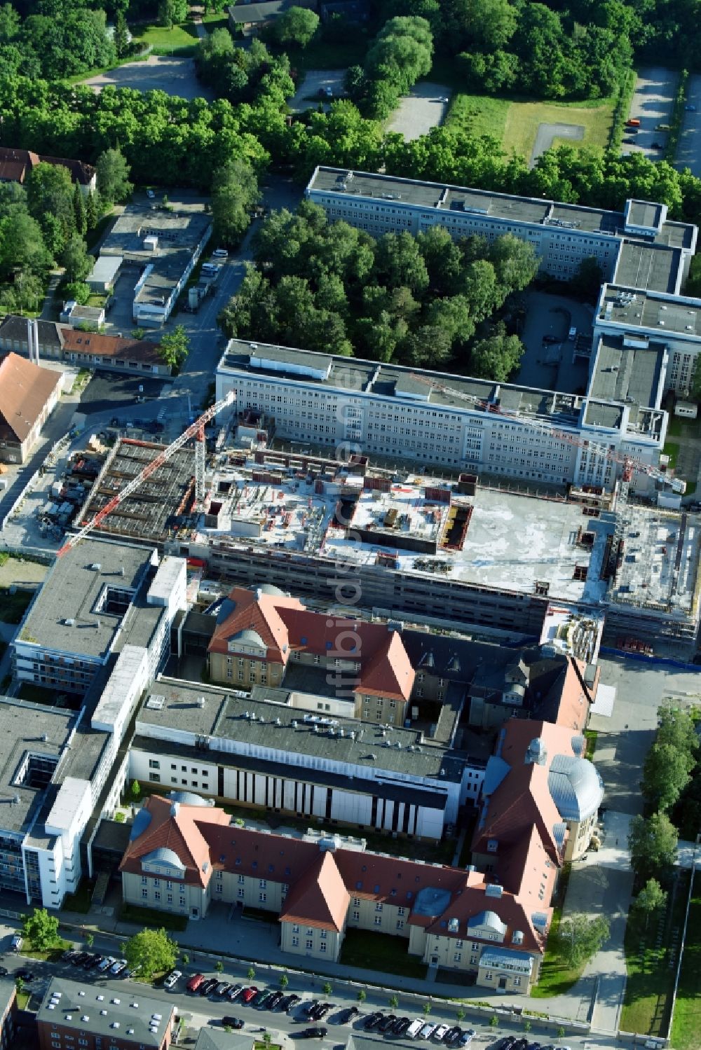 Rostock von oben - Baustelle zum Neubau eines Funktionsgebäudes auf dem Campus Schillingallee im Ortsteil Hansaviertel in Rostock im Bundesland Mecklenburg-Vorpommern