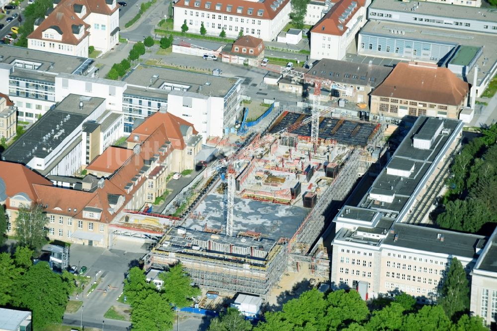 Rostock von oben - Baustelle zum Neubau eines Funktionsgebäudes auf dem Campus Schillingallee im Ortsteil Hansaviertel in Rostock im Bundesland Mecklenburg-Vorpommern