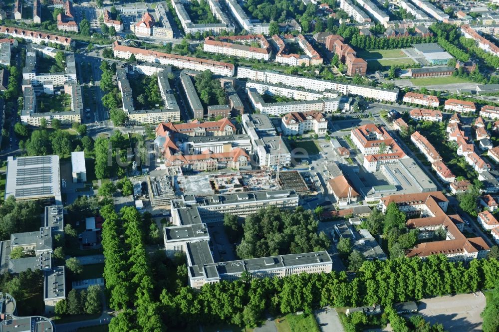 Luftaufnahme Rostock - Baustelle zum Neubau eines Funktionsgebäudes auf dem Campus Schillingallee im Ortsteil Hansaviertel in Rostock im Bundesland Mecklenburg-Vorpommern