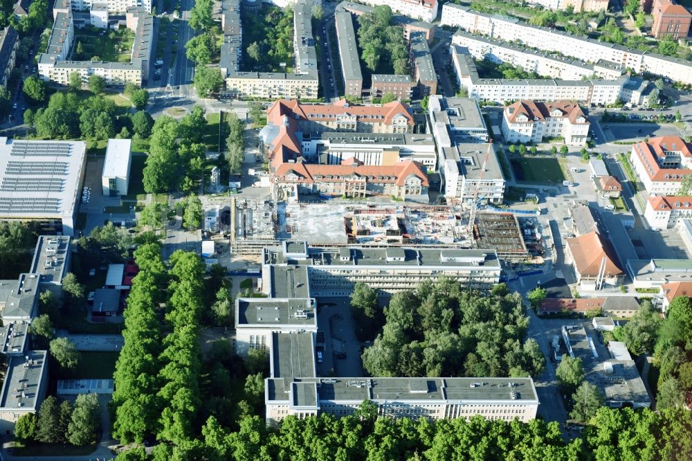 Rostock von oben - Baustelle zum Neubau eines Funktionsgebäudes auf dem Campus Schillingallee im Ortsteil Hansaviertel in Rostock im Bundesland Mecklenburg-Vorpommern