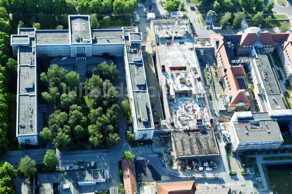 Luftaufnahme Rostock - Baustelle zum Neubau eines Funktionsgebäudes auf dem Campus Schillingallee im Ortsteil Hansaviertel in Rostock im Bundesland Mecklenburg-Vorpommern