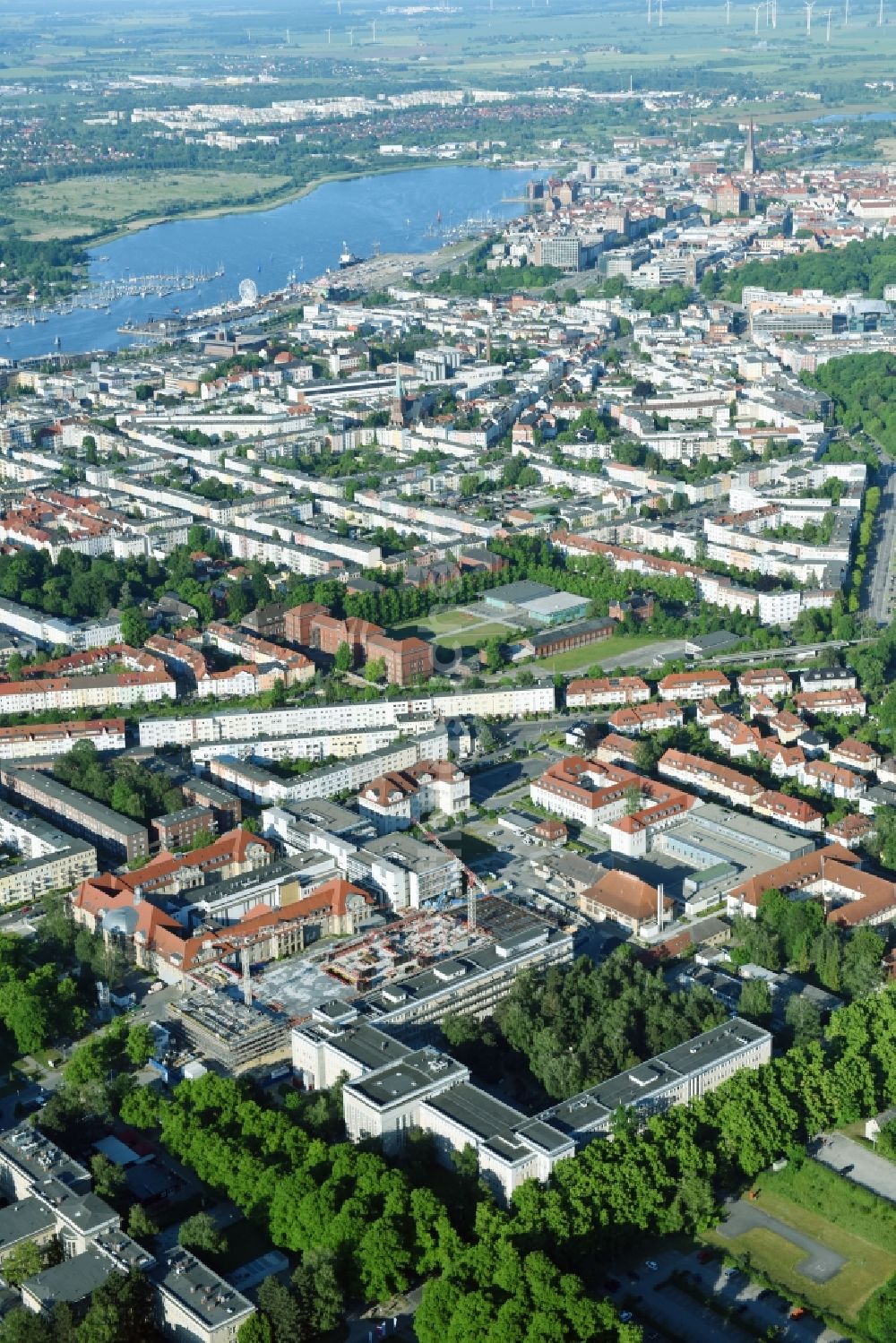 Rostock aus der Vogelperspektive: Baustelle zum Neubau eines Funktionsgebäudes auf dem Campus Schillingallee im Ortsteil Hansaviertel in Rostock im Bundesland Mecklenburg-Vorpommern