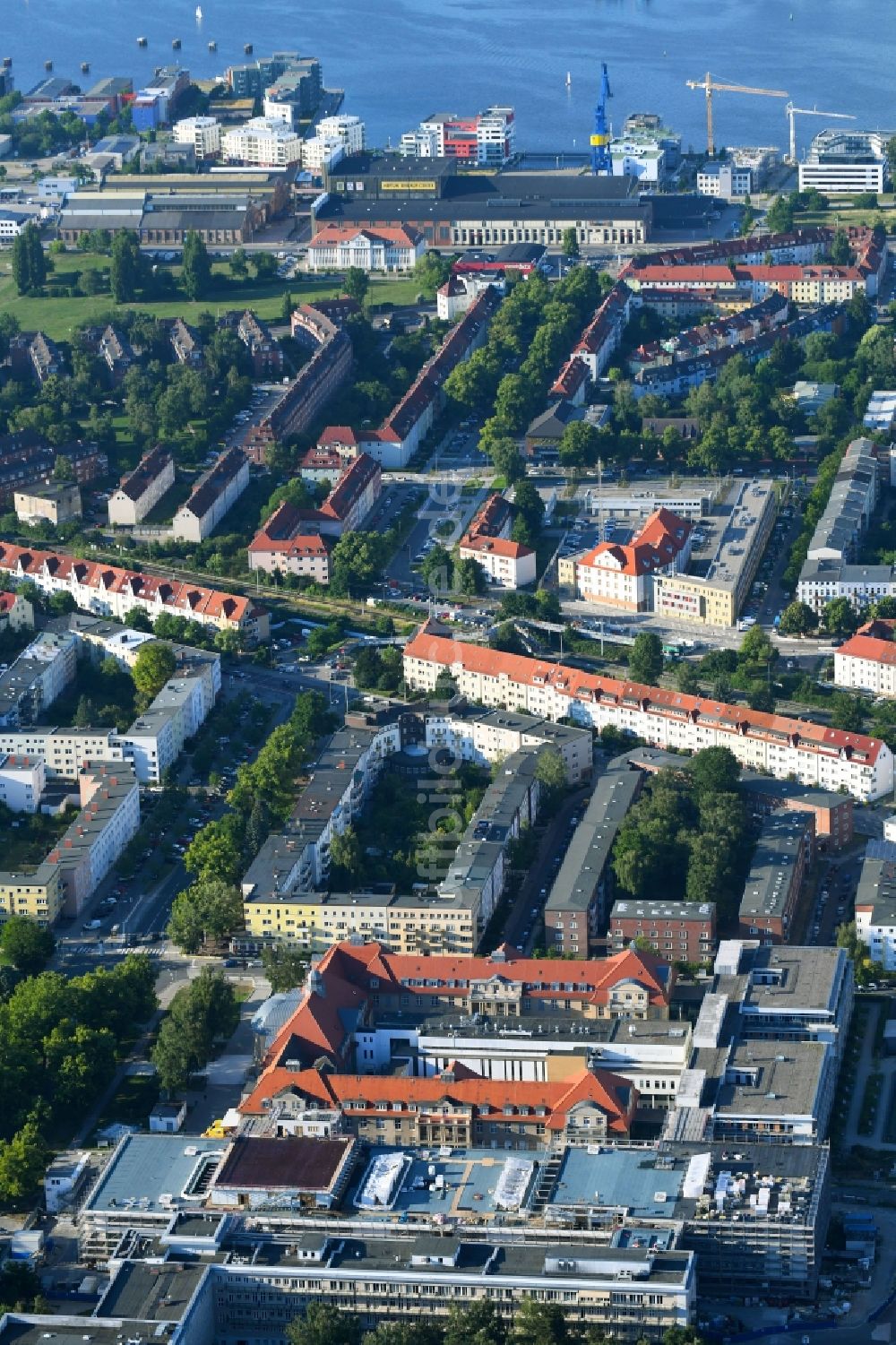 Rostock aus der Vogelperspektive: Baustelle zum Neubau eines Funktionsgebäudes auf dem Campus Schillingallee im Ortsteil Hansaviertel in Rostock im Bundesland Mecklenburg-Vorpommern