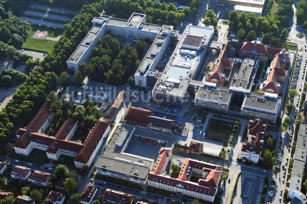 Rostock aus der Vogelperspektive: Baustelle zum Neubau eines Funktionsgebäudes auf dem Campus Schillingallee im Ortsteil Hansaviertel in Rostock im Bundesland Mecklenburg-Vorpommern