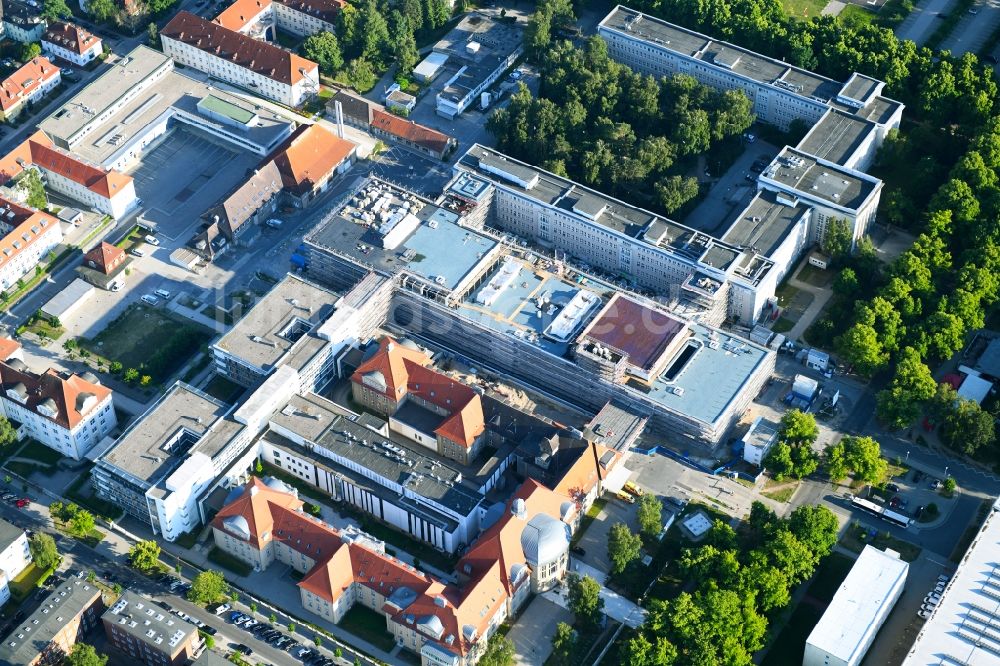 Rostock aus der Vogelperspektive: Baustelle zum Neubau eines Funktionsgebäudes auf dem Campus Schillingallee im Ortsteil Hansaviertel in Rostock im Bundesland Mecklenburg-Vorpommern