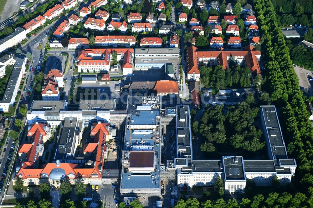 Luftaufnahme Rostock - Baustelle zum Neubau eines Funktionsgebäudes auf dem Campus Schillingallee im Ortsteil Hansaviertel in Rostock im Bundesland Mecklenburg-Vorpommern