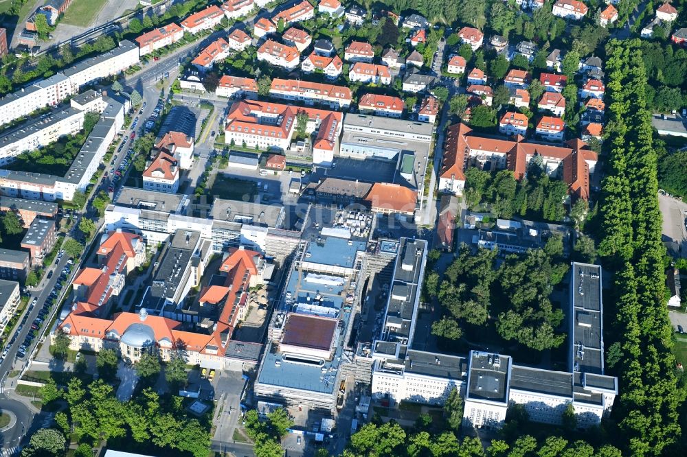 Rostock von oben - Baustelle zum Neubau eines Funktionsgebäudes auf dem Campus Schillingallee im Ortsteil Hansaviertel in Rostock im Bundesland Mecklenburg-Vorpommern