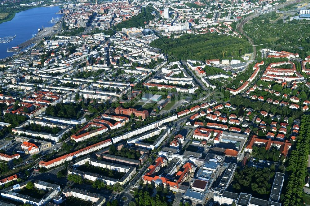 Rostock aus der Vogelperspektive: Baustelle zum Neubau eines Funktionsgebäudes auf dem Campus Schillingallee im Ortsteil Hansaviertel in Rostock im Bundesland Mecklenburg-Vorpommern