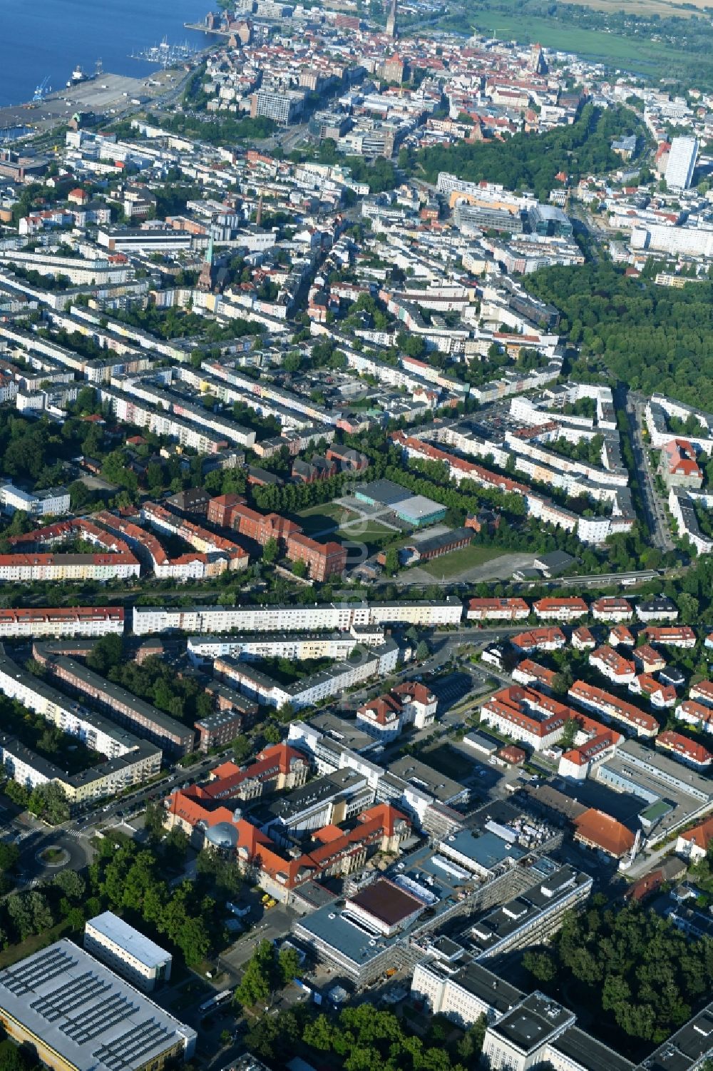 Luftaufnahme Rostock - Baustelle zum Neubau eines Funktionsgebäudes auf dem Campus Schillingallee im Ortsteil Hansaviertel in Rostock im Bundesland Mecklenburg-Vorpommern