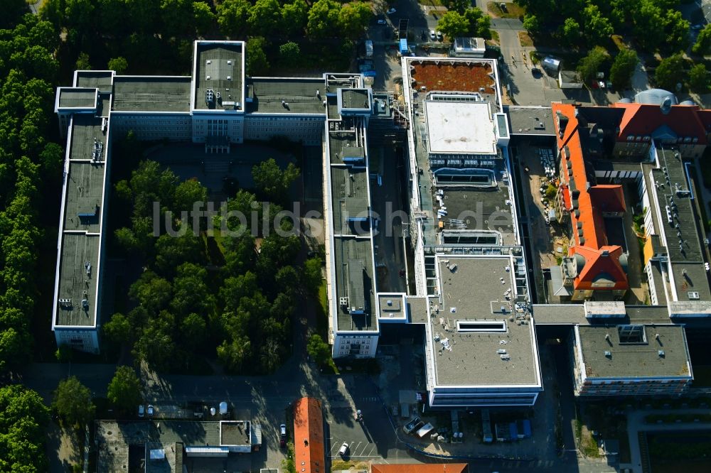 Rostock aus der Vogelperspektive: Baustelle zum Neubau eines Funktionsgebäudes auf dem Campus Schillingallee im Ortsteil Hansaviertel in Rostock im Bundesland Mecklenburg-Vorpommern