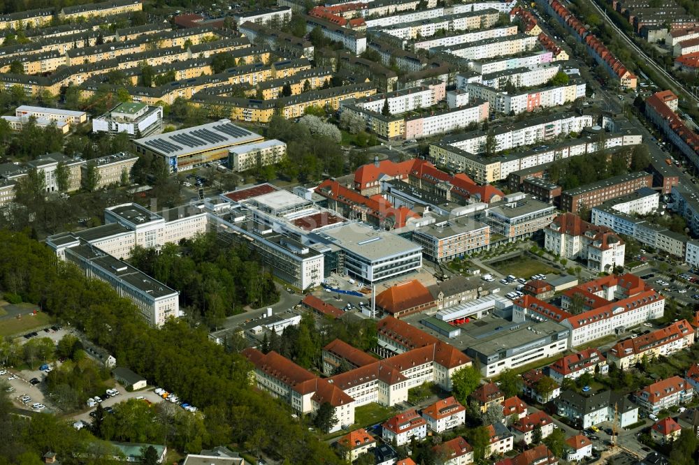 Rostock von oben - Baustelle zum Neubau eines Funktionsgebäudes auf dem Campus Schillingallee im Ortsteil Hansaviertel in Rostock im Bundesland Mecklenburg-Vorpommern