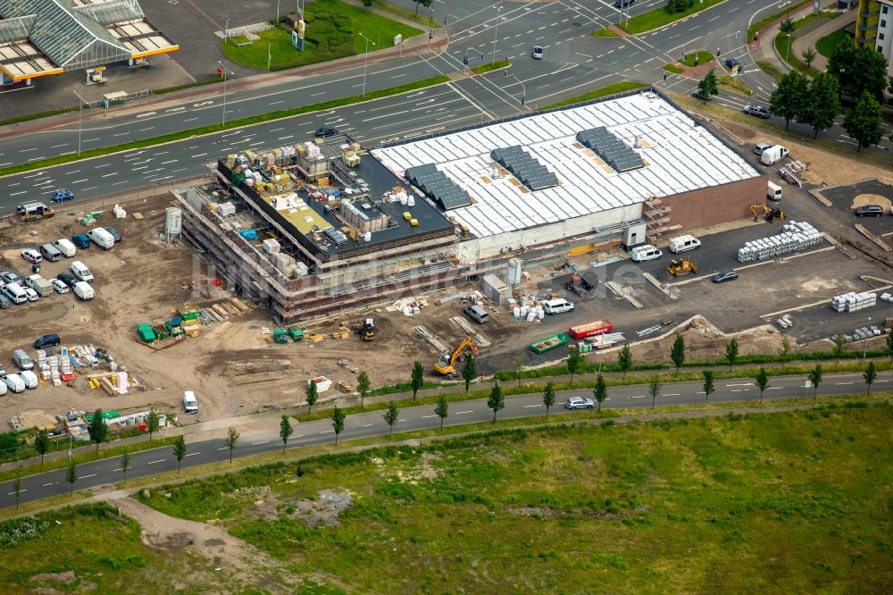 Luftaufnahme Oberhausen - Baustelle zum Neubau- Gebäude des Baumarktes der HORNBACH Baumarkt AG in Oberhausen im Bundesland Nordrhein-Westfalen