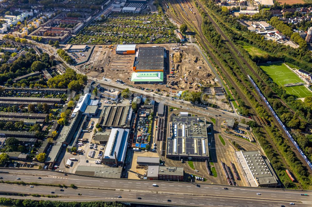 Duisburg von oben - Baustelle zum Neubau- Gebäude des Baumarktes HORNBACH in Duisburg im Bundesland Nordrhein-Westfalen, Deutschland