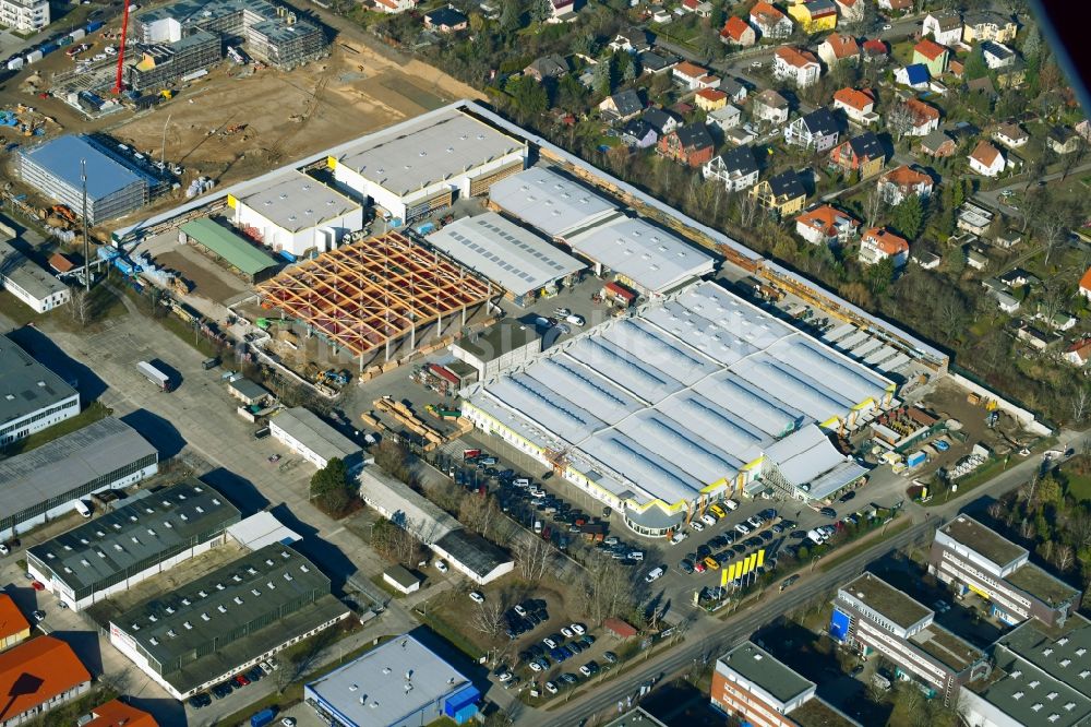 Luftbild Berlin - Baustelle zum Neubau- Gebäude des Baumarktes an der Landsberger Straße im Ortsteil Mahlsdorf in Berlin, Deutschland