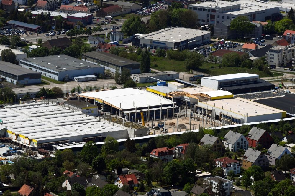 Luftbild Berlin - Baustelle zum Neubau- Gebäude des Baumarktes an der Landsberger Straße im Ortsteil Mahlsdorf in Berlin, Deutschland