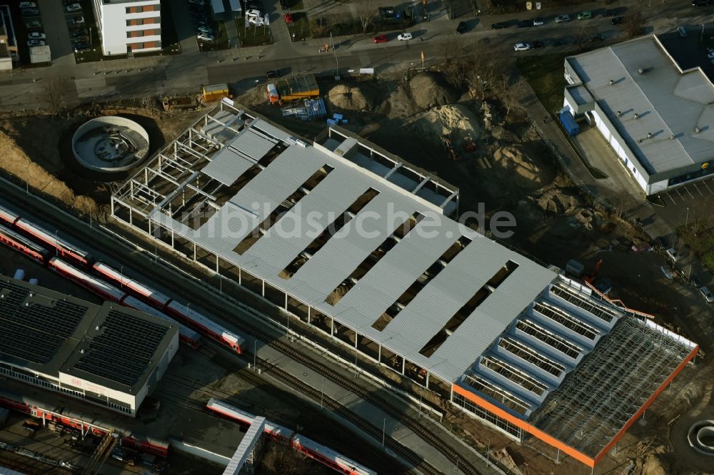 Berlin von oben - Baustelle zum Neubau- Gebäude des Baumarktes der OBI GmbH & Co. Deutschland KG im Stadtteil Lichtenberg in Berlin