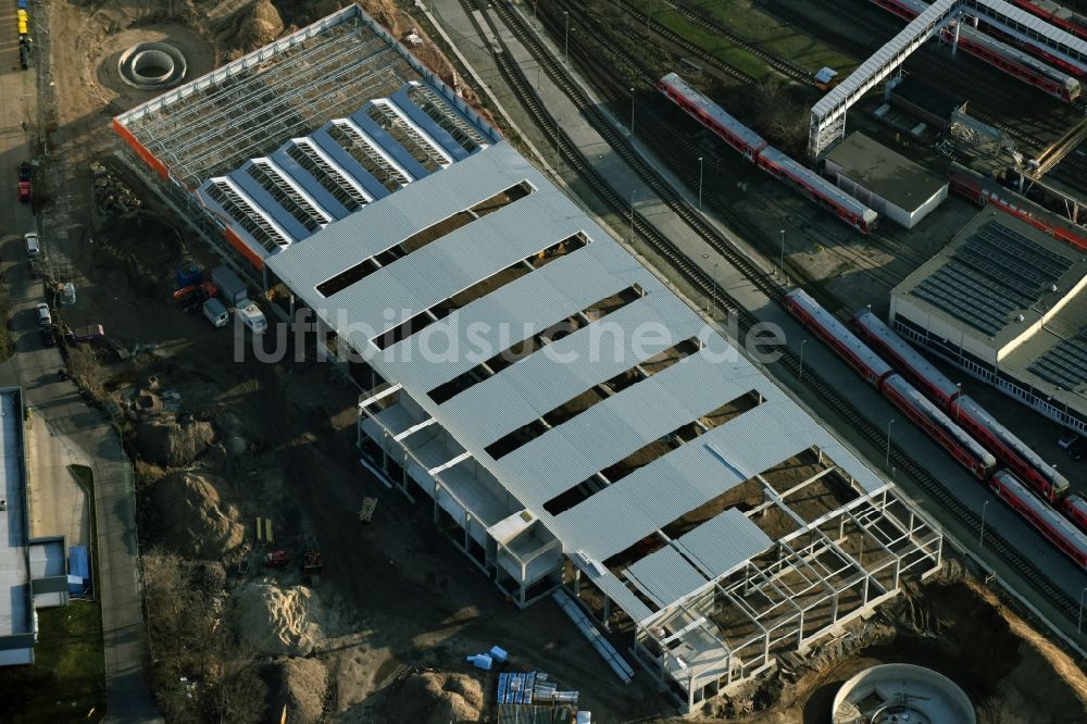 Luftbild Berlin - Baustelle zum Neubau- Gebäude des Baumarktes der OBI GmbH & Co. Deutschland KG im Stadtteil Lichtenberg in Berlin