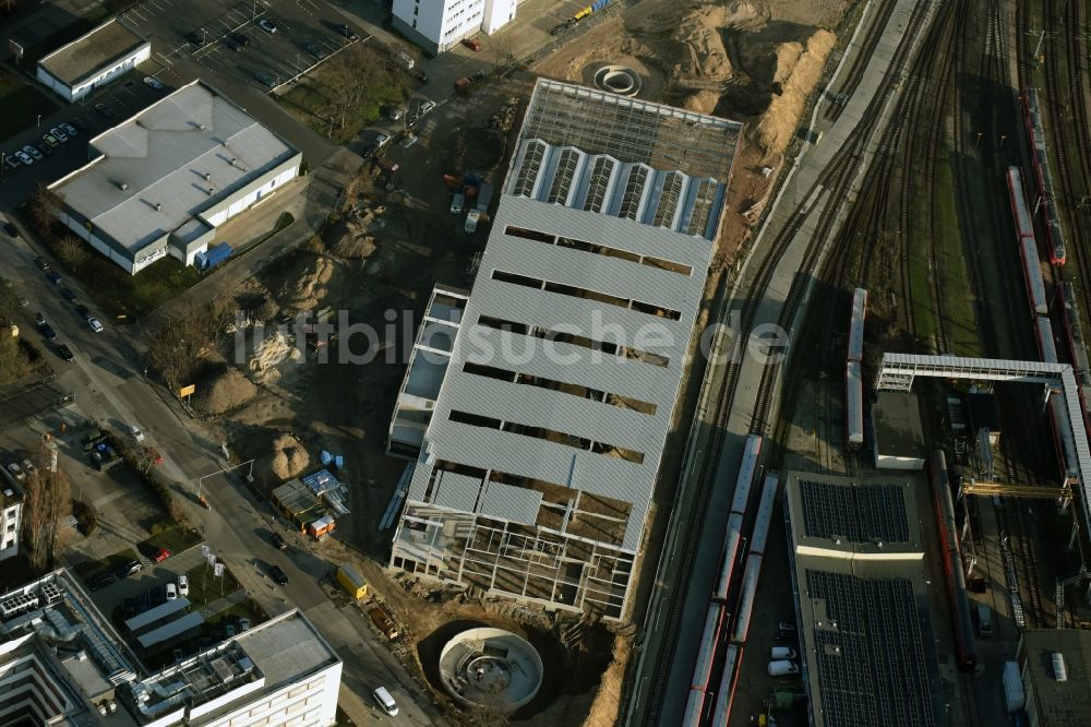 Berlin aus der Vogelperspektive: Baustelle zum Neubau- Gebäude des Baumarktes der OBI GmbH & Co. Deutschland KG im Stadtteil Lichtenberg in Berlin