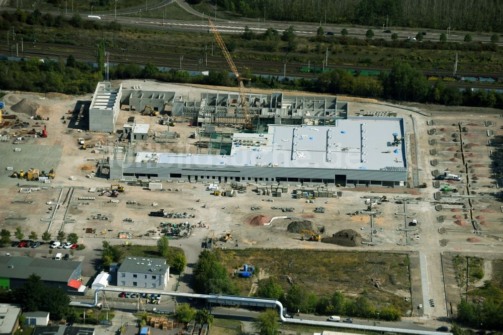 Halle (Saale) aus der Vogelperspektive: Baustelle zum Neubau- Gebäude des Baumarktes zwischen Dieselstraße und Zeppelinstraße in Halle (Saale) im Bundesland Sachsen-Anhalt, Deutschland