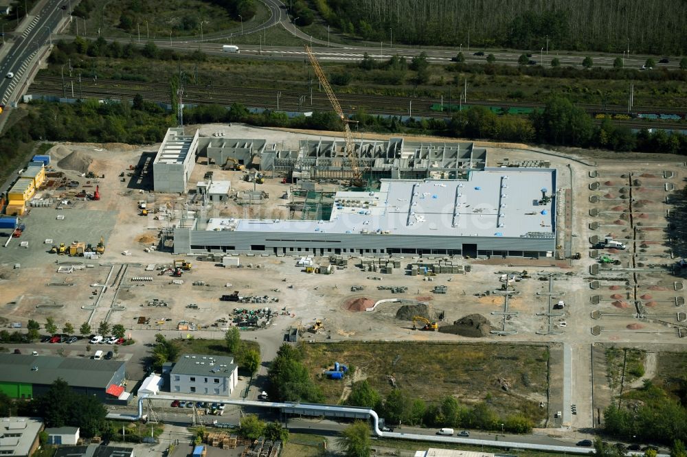 Luftaufnahme Halle (Saale) - Baustelle zum Neubau- Gebäude des Baumarktes zwischen Dieselstraße und Zeppelinstraße in Halle (Saale) im Bundesland Sachsen-Anhalt, Deutschland