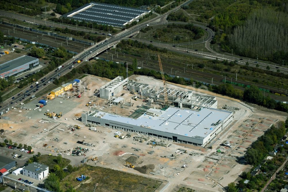 Halle (Saale) aus der Vogelperspektive: Baustelle zum Neubau- Gebäude des Baumarktes zwischen Dieselstraße und Zeppelinstraße in Halle (Saale) im Bundesland Sachsen-Anhalt, Deutschland