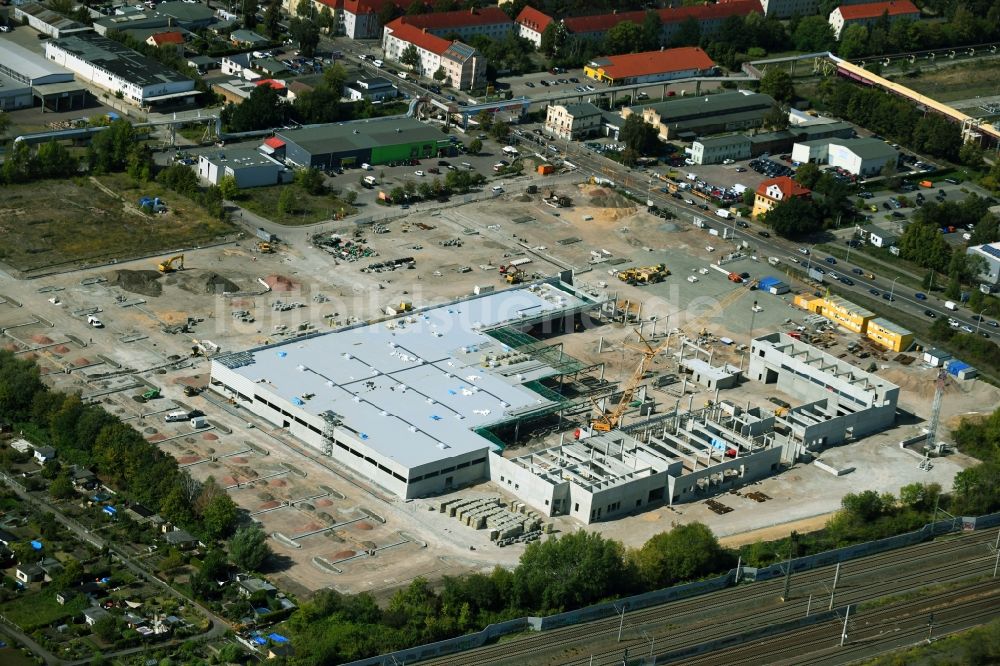 Halle (Saale) aus der Vogelperspektive: Baustelle zum Neubau- Gebäude des Baumarktes zwischen Dieselstraße und Zeppelinstraße in Halle (Saale) im Bundesland Sachsen-Anhalt, Deutschland