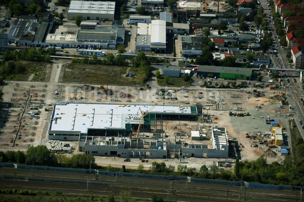 Halle (Saale) aus der Vogelperspektive: Baustelle zum Neubau- Gebäude des Baumarktes zwischen Dieselstraße und Zeppelinstraße in Halle (Saale) im Bundesland Sachsen-Anhalt, Deutschland