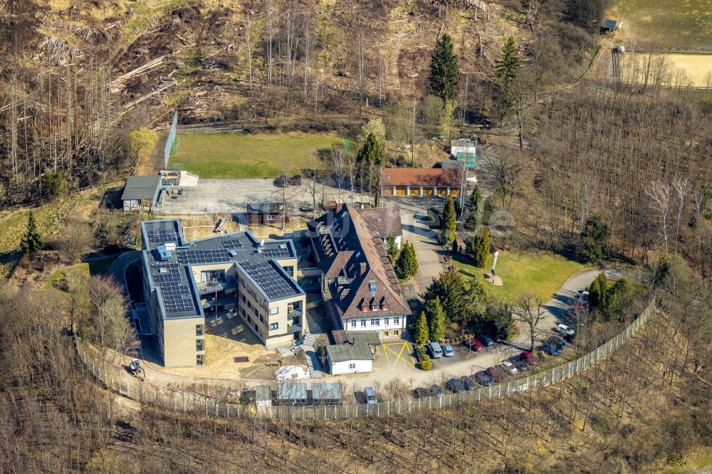 Luftbild Arnsberg - Baustelle zum Neubau- Gebäude des Kinder- und Jugendheimes Kinderheim Marienfrieden am Breloh in Arnsberg im Bundesland Nordrhein-Westfalen, Deutschland