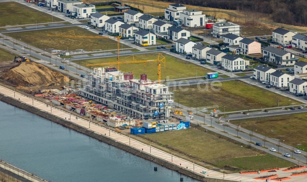 Gelsenkirchen aus der Vogelperspektive: Baustelle zum Neubau eines Gebäudekomplex der Hofschröer Projektbau GmbH & Co. KG an der Johannes-Rau-Allee in Gelsenkirchen im Bundesland Nordrhein-Westfalen, Deutschland