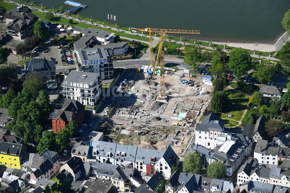 Luftaufnahme Andernach - Baustelle zum Neubau eines Gebäudekomplex für ein Hotel und weiteren Gewerbeflächen an der Kirchstraße - Konrad-Adenauer-Allee in Andernach im Bundesland Rheinland-Pfalz, Deutschland