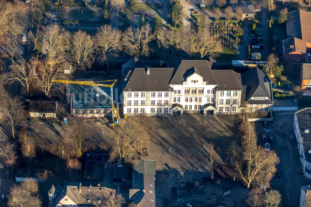 Luftaufnahme Gelsenkirchen - Baustelle zum Neubau eines Gebäudekomplex auf dem Schulgelände der Offene Ganztagschule in Gelsenkirchen im Bundesland Nordrhein-Westfalen, Deutschland