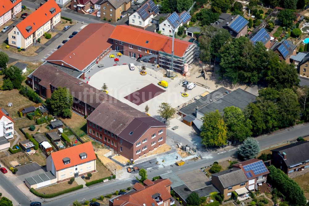 Werne aus der Vogelperspektive: Baustelle zum Neubau eines Gebäudekomplex auf dem Schulgelände der Uhlandschule in Werne im Bundesland Nordrhein-Westfalen, Deutschland