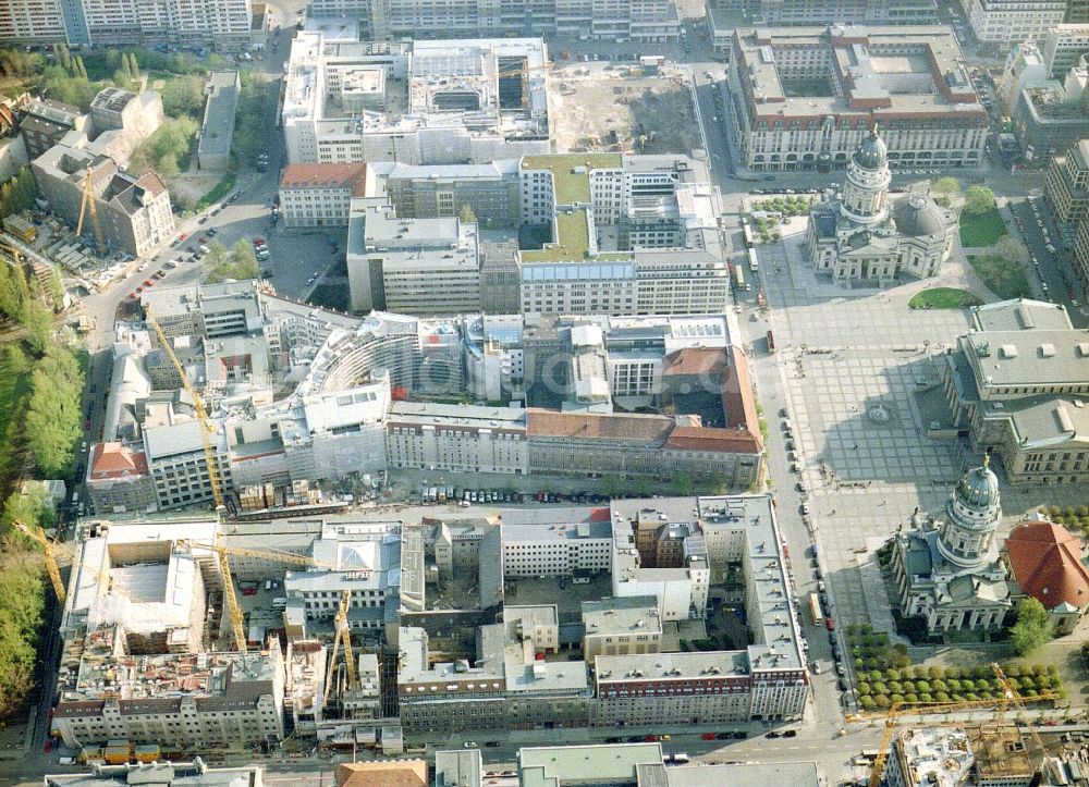 Luftaufnahme Berlin - Baustelle zum Neubau des Gebäudekomplex des Senders SAT 1 an der Jägerstraße im Ortsteil Mitte in Berlin, Deutschland