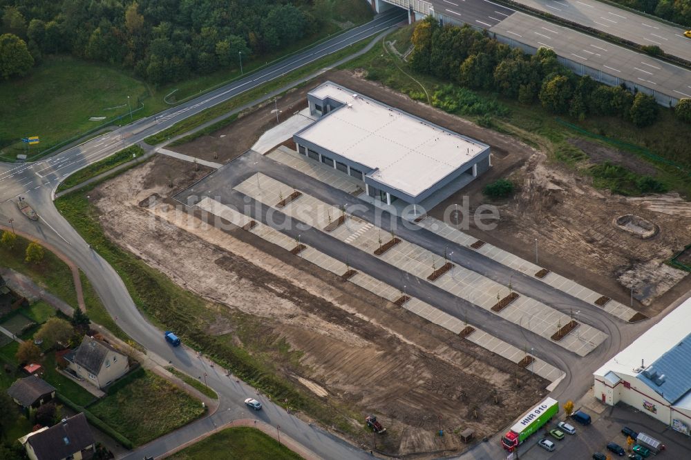 Linthe aus der Vogelperspektive: Baustelle zum Neubau des Gebäudekomplexes des Einkaufszentrum ALDI in Linthe im Bundesland Brandenburg, Deutschland