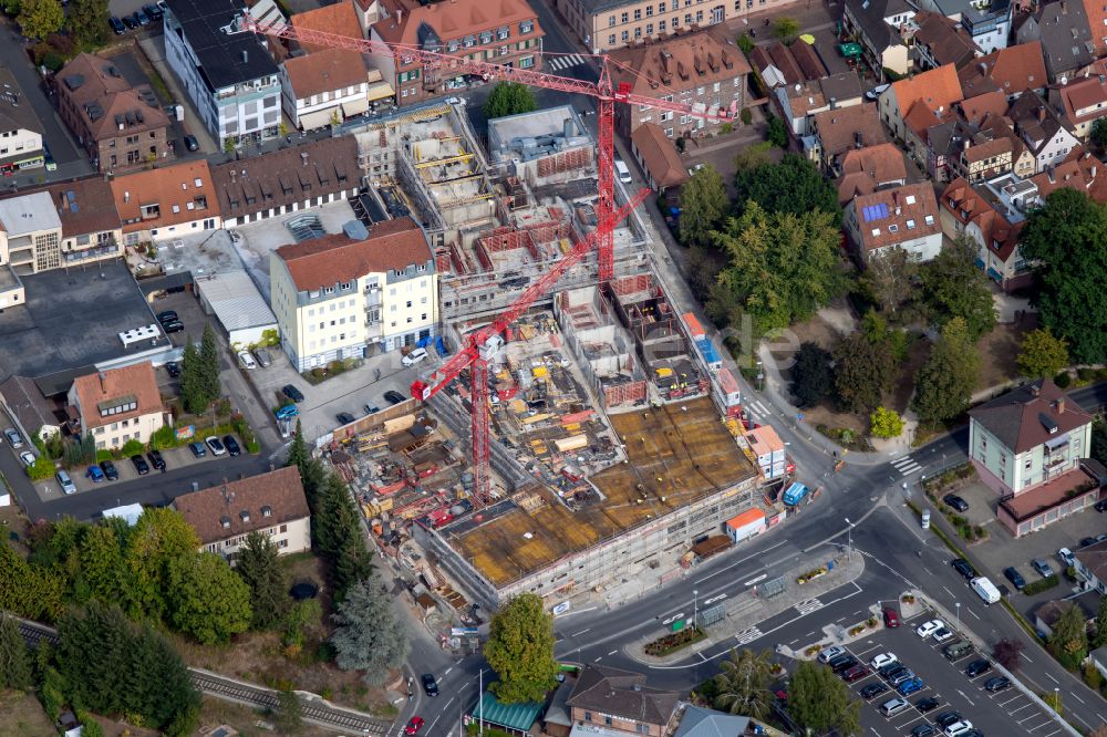 Luftaufnahme Lohr am Main - Baustelle zum Neubau des Gebäudekomplexes des Einkaufszentrum Alfred-Stumpf-Passage in Lohr am Main im Bundesland Bayern, Deutschland