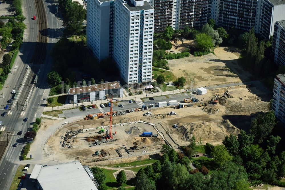 Berlin von oben - Baustelle zum Neubau des Gebäudekomplexes des Einkaufszentrum Am Anger an der Allee der Kosmonauten - Bärensteinstraße im Ortsteil Marzahn in Berlin, Deutschland