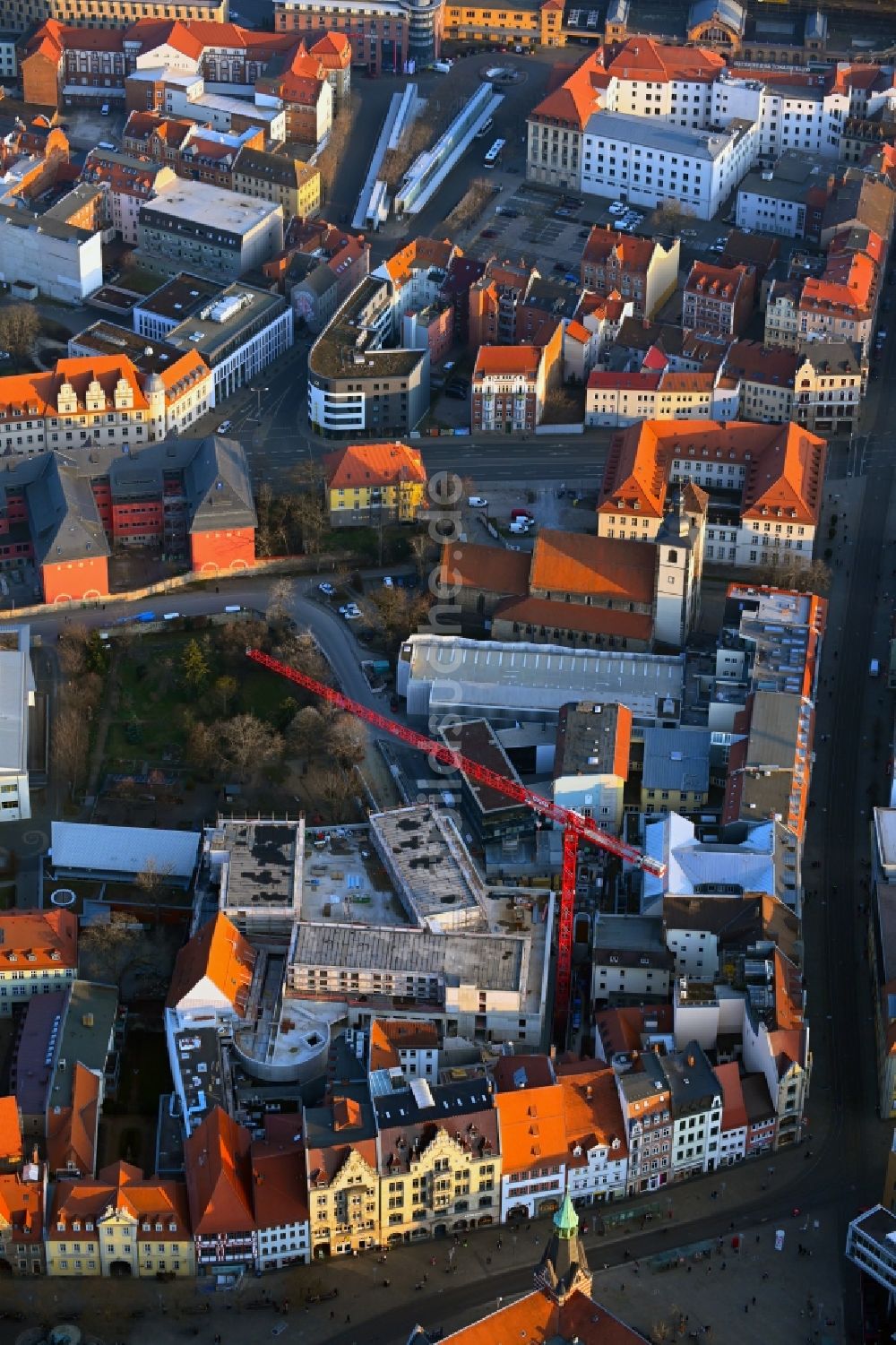 Erfurt aus der Vogelperspektive: Baustelle zum Neubau des Gebäudekomplexes des Einkaufszentrum Anger-Passage in der Altstadt in Erfurt im Bundesland Thüringen, Deutschland