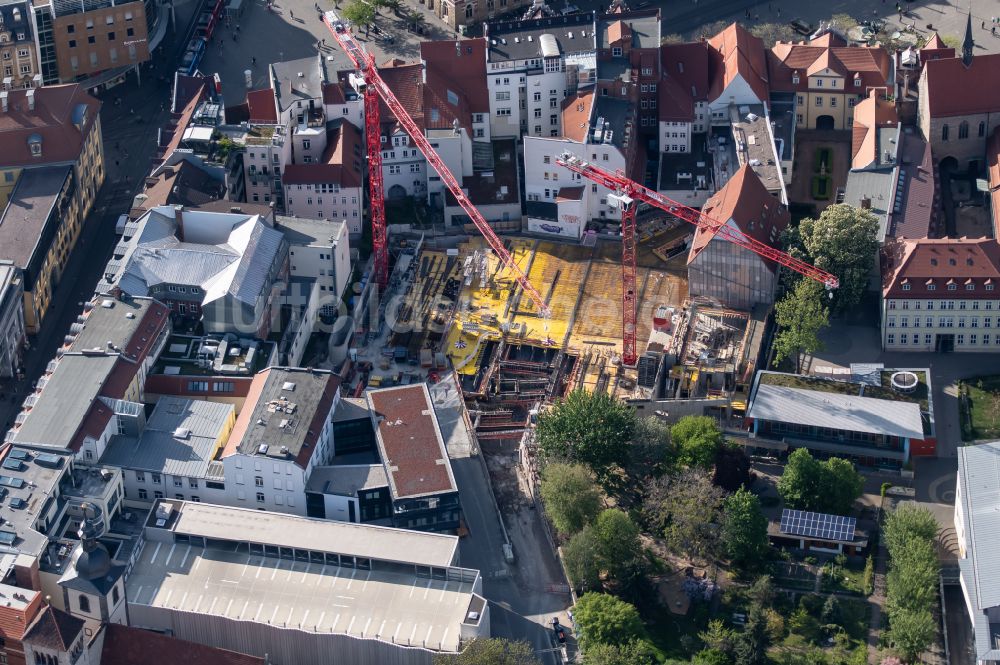 Erfurt von oben - Baustelle zum Neubau des Gebäudekomplexes des Einkaufszentrum Anger-Passage in der Altstadt in Erfurt im Bundesland Thüringen, Deutschland