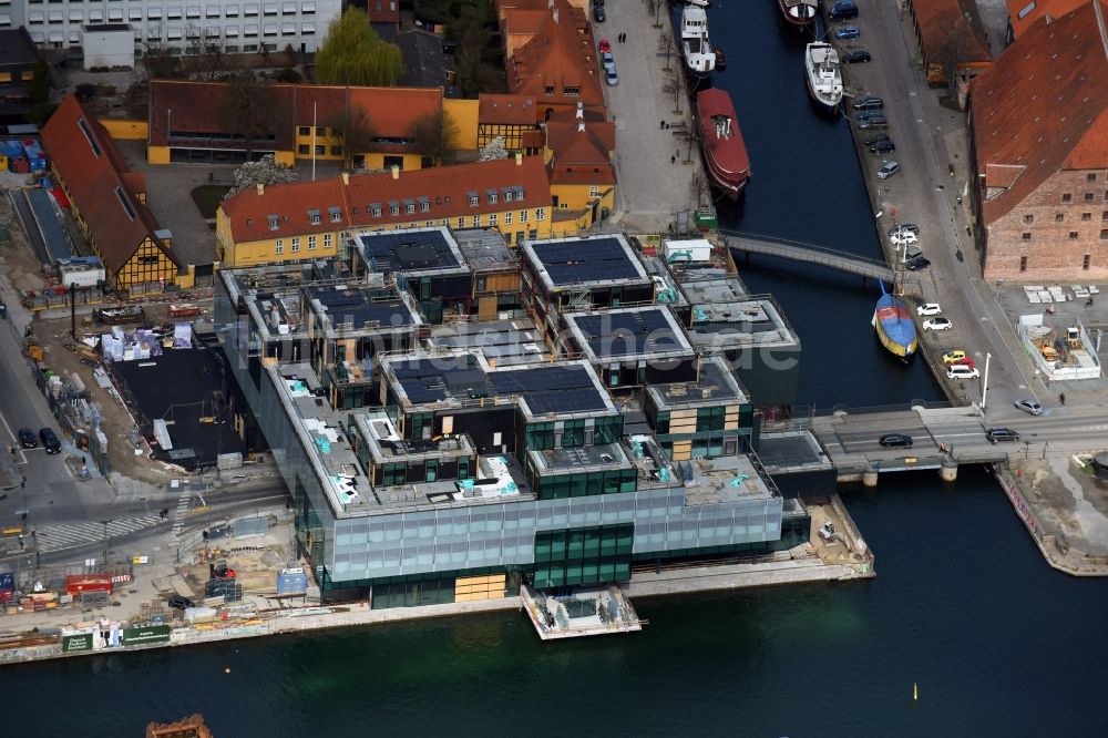 Luftbild Kopenhagen - Baustelle zum Neubau des Gebäudekomplexes des Einkaufszentrum BLOX an der Christians Brygge in Kopenhagen in Dänemark