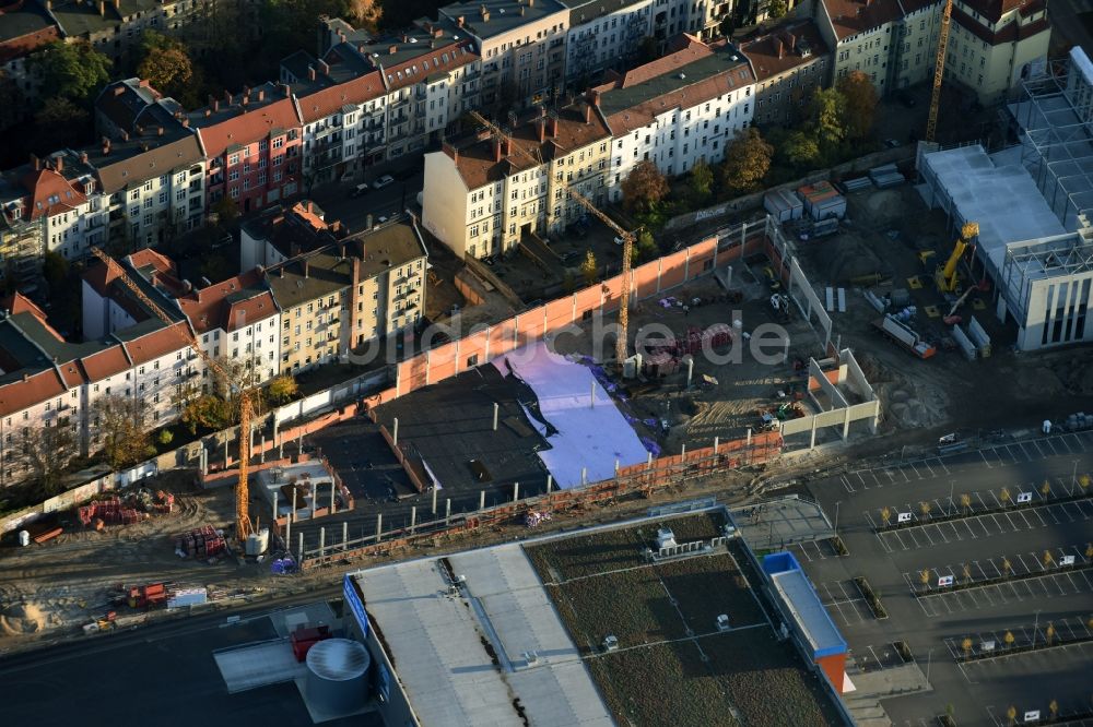 Luftbild Berlin - Baustelle zum Neubau des Gebäudekomplexes des Einkaufszentrum an der Brückenstraße im Stadtteil Schöneweide in Berlin