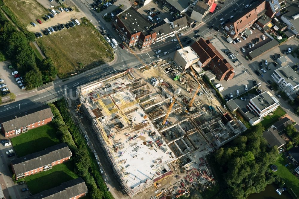 Cloppenburg von oben - Baustelle zum Neubau des Gebäudekomplexes des Einkaufszentrum Carre Cloppenburg durch die GENOS Carre Cloppenburg GmbH nach Entwürfen der Grieshop, Hamza Architekten in Cloppenburg im Bundesland Niedersachsen