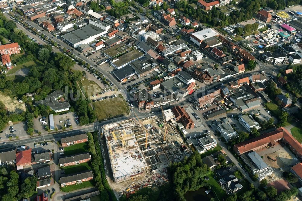 Luftbild Cloppenburg - Baustelle zum Neubau des Gebäudekomplexes des Einkaufszentrum Carre Cloppenburg durch die GENOS Carre Cloppenburg GmbH nach Entwürfen der Grieshop, Hamza Architekten in Cloppenburg im Bundesland Niedersachsen