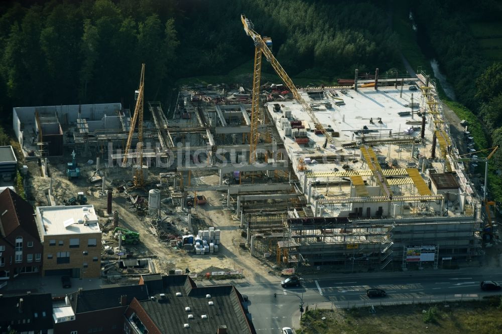 Cloppenburg aus der Vogelperspektive: Baustelle zum Neubau des Gebäudekomplexes des Einkaufszentrum Carre Cloppenburg durch die GENOS Carre Cloppenburg GmbH nach Entwürfen der Grieshop, Hamza Architekten in Cloppenburg im Bundesland Niedersachsen