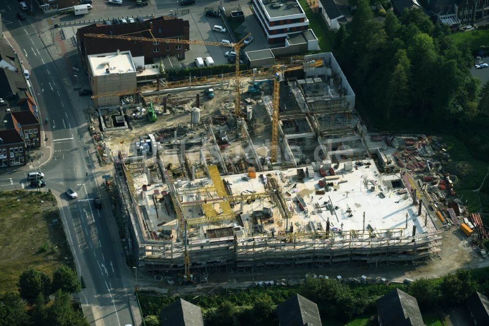 Cloppenburg aus der Vogelperspektive: Baustelle zum Neubau des Gebäudekomplexes des Einkaufszentrum Carre Cloppenburg durch die GENOS Carre Cloppenburg GmbH nach Entwürfen der Grieshop, Hamza Architekten in Cloppenburg im Bundesland Niedersachsen